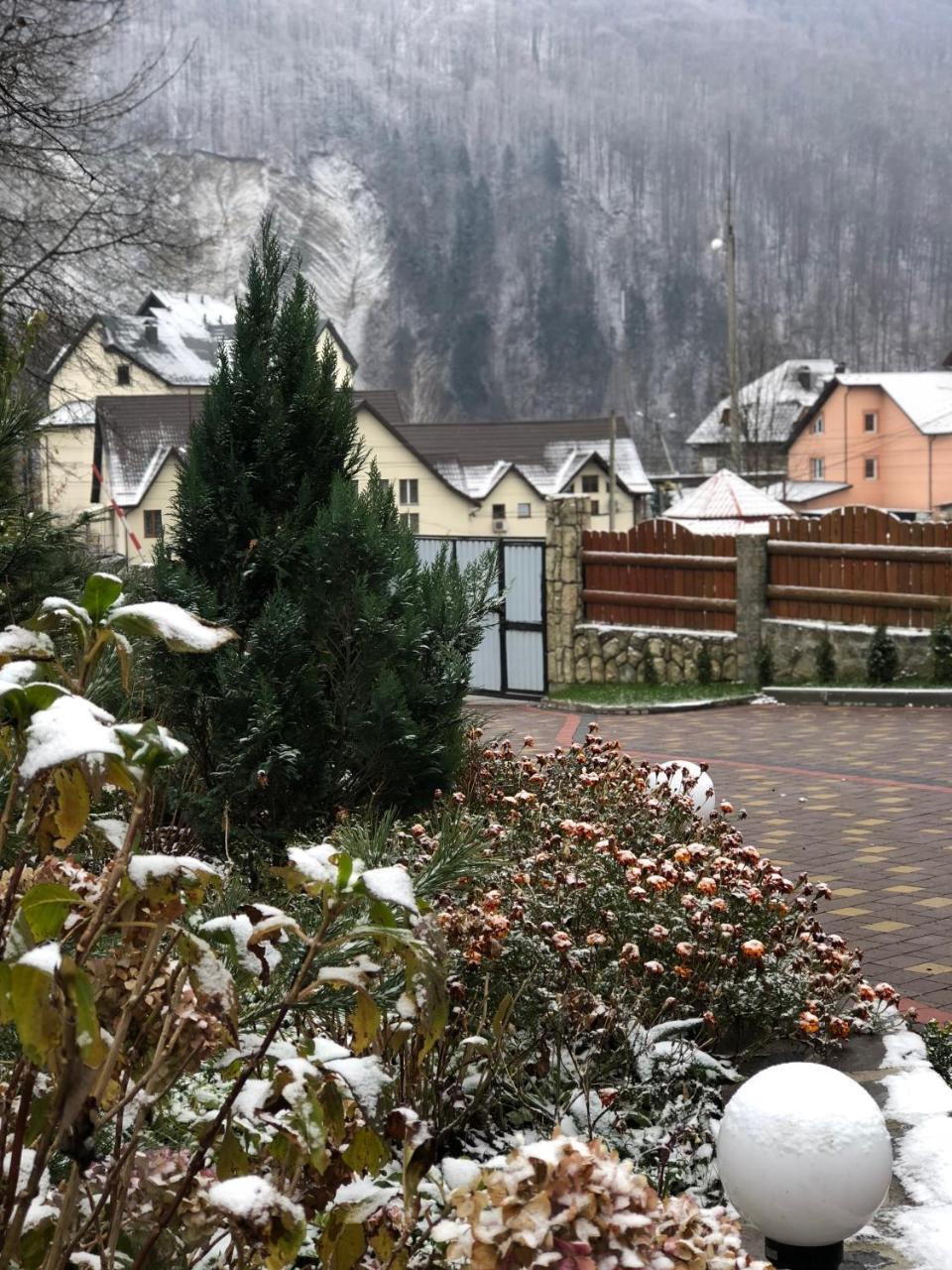 Karpatska Mria Hotel Yaremche Exterior photo